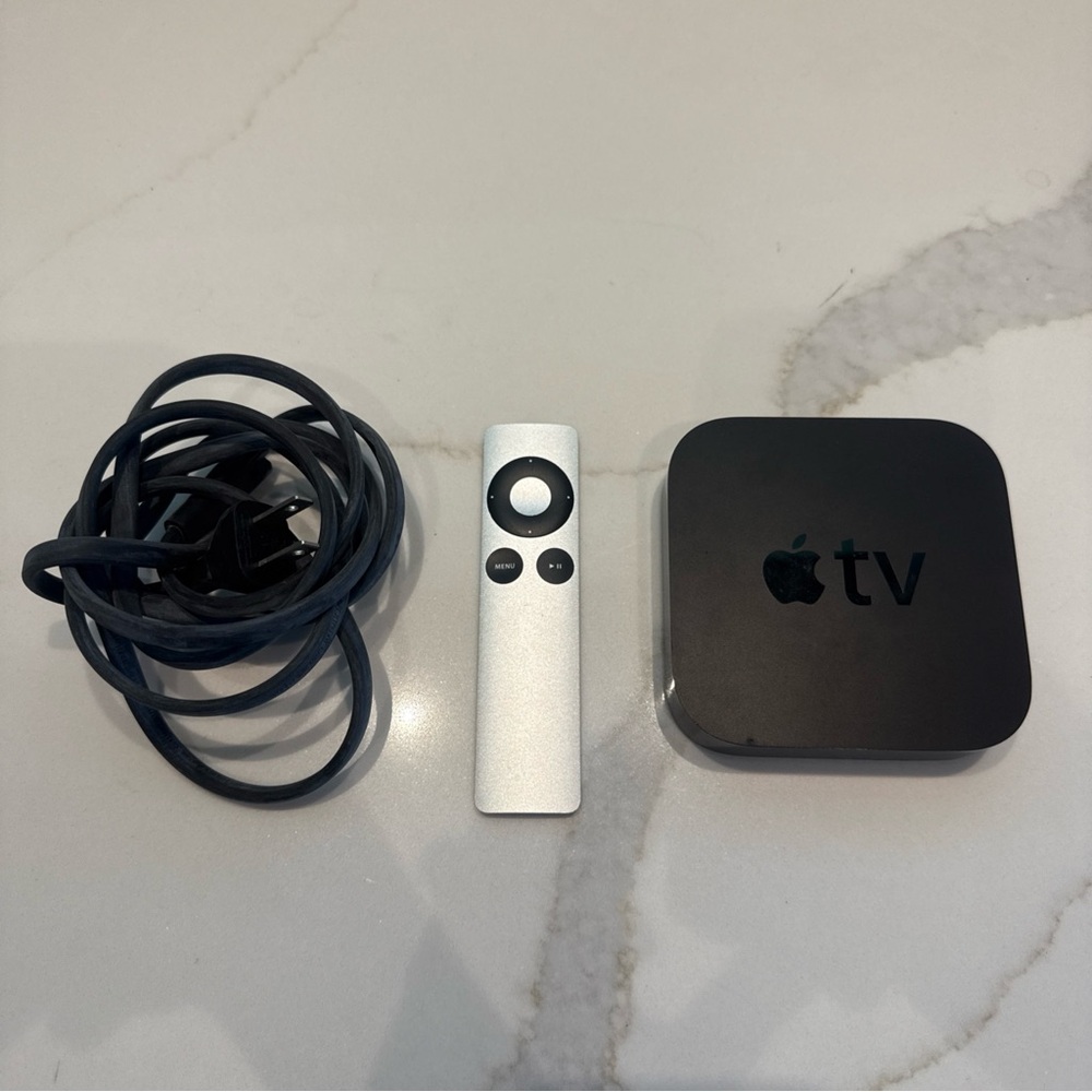 Apple TV (3rd Generation) Model A1469 with Remote And Power Cord